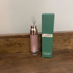 LA MER
THE LIP VOLUMIZER 0.24 FL, OZ
In Sheer Shine-SEALED*NIB*NWT